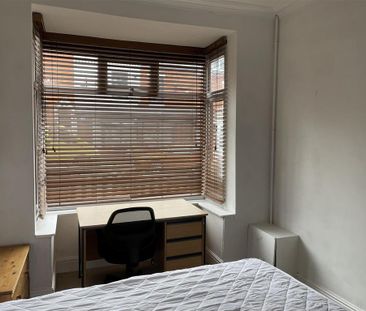 3 bedroom terraced house to rent - Photo 6