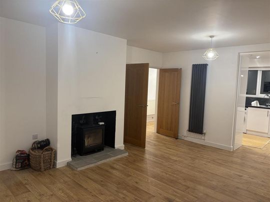 3 bedroom detached bungalow to rent - Photo 1