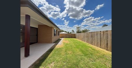 Brand New 4-Bedroom Home in ‘Elmwood Estate’, White Rock for Rent - Photo 4