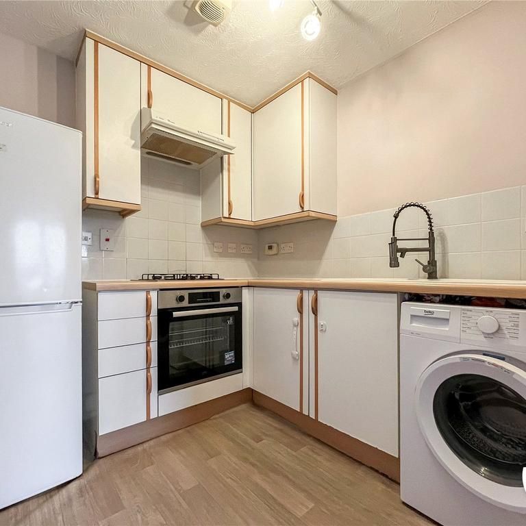 2 bedroom maisonette to rent - Photo 1