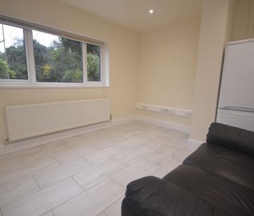 1 bedroom Flat To Let - Photo 3