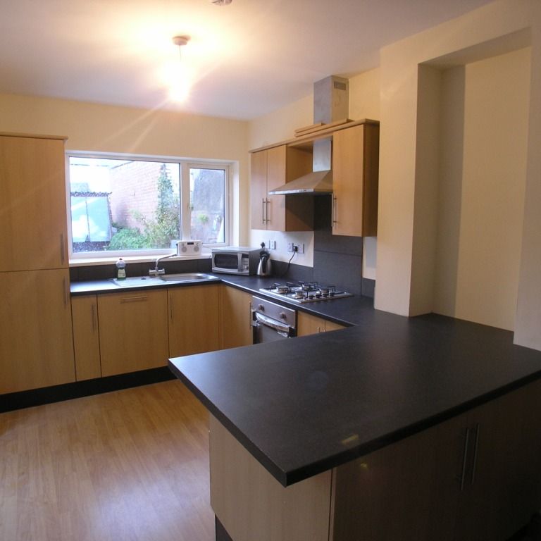Lisvane Street, Cathays - Photo 1