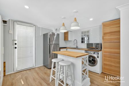 Stylish Studio - FURNISHED OR UNFURNISHED - Power & Water Included - Photo 5