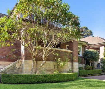 Elegant Family Home with Period Charm, Spacious Living & Private Ga... - Photo 2