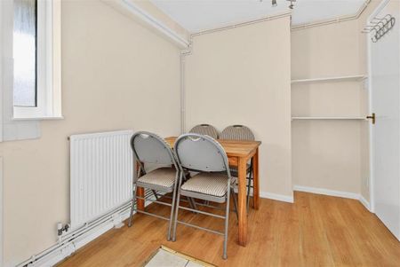 3 bedroom flat to rent - Photo 2