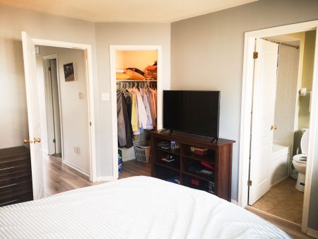 For Lease - 180 Clearview Avenue, Westboro - Hampton Park, Ontario - Photo 3