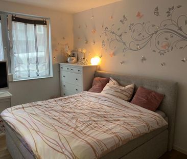 Neubau: Schöne 3 Zimmer Wohnung mit Balkon und Garage - Photo 2