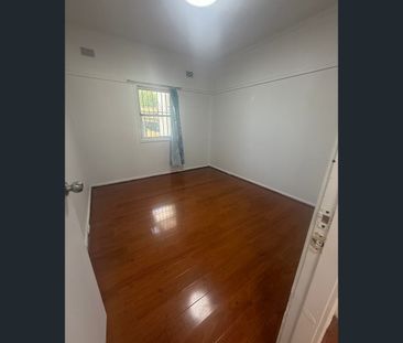 37 Hinkler Avenue, Warwick Farm, NSW 2170 - Photo 2