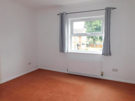 2 bedroom end of terrace house to rent - Photo 2