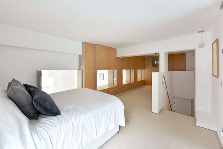 Impressive split level two bedroom, two bathroom apartment - Photo 2