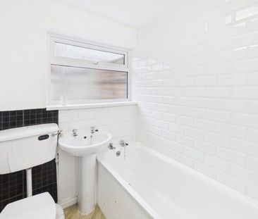 Tredworth Road, Tredworth, Gloucester - Photo 5