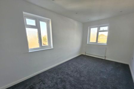 6 bedroom semi-detached house to rent - Photo 3