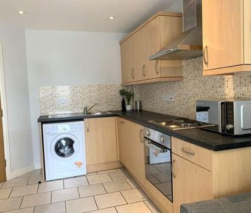 Charming Bedroom Apartment, LN1 - Photo 5