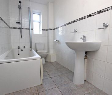 1 bedroom Flat To Let - Photo 3