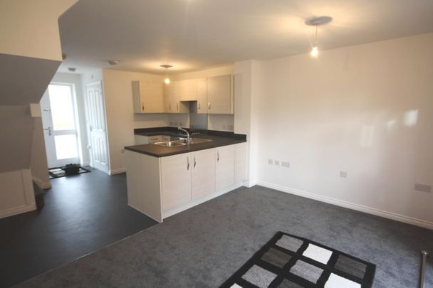 2 bedroom end of terrace house to rent - Photo 1