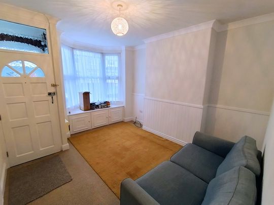 Westbourne Road, Penn, Wolverhampton - Photo 1