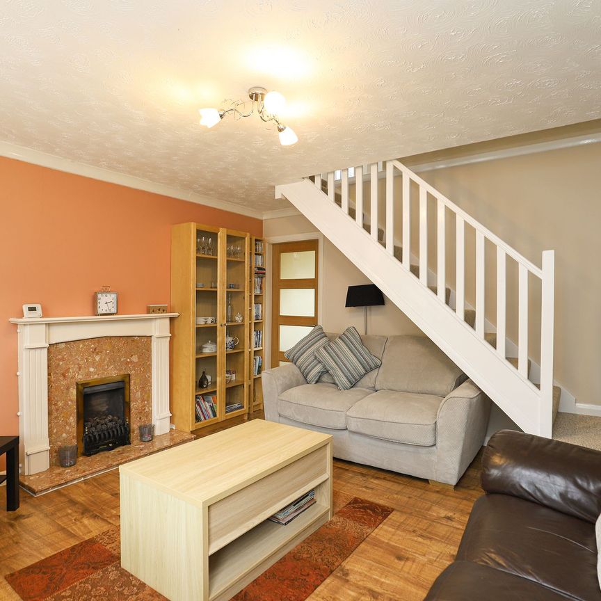 2 bedroom Semi-Detached House to rent - Photo 1