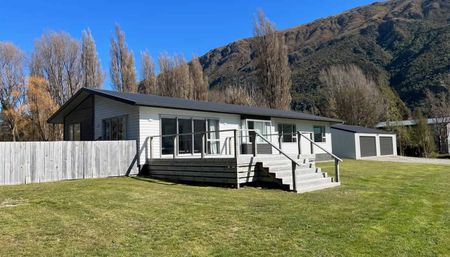 Spacious Kingston home - Photo 2