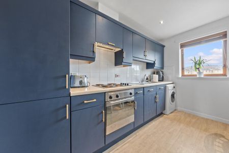 3 bedroom flat to rent - Photo 5