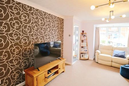 4 bedroom detached house to rent - Photo 3