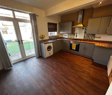 2 bedroom semi-detached house to rent - Photo 6