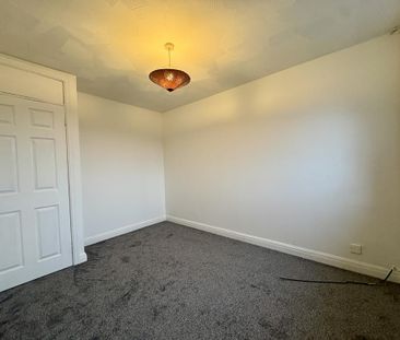 4 bedroom semi-detached house to rent - Photo 4