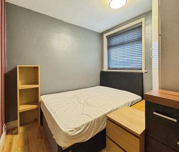 3 bedroom terraced house to rent - Photo 6