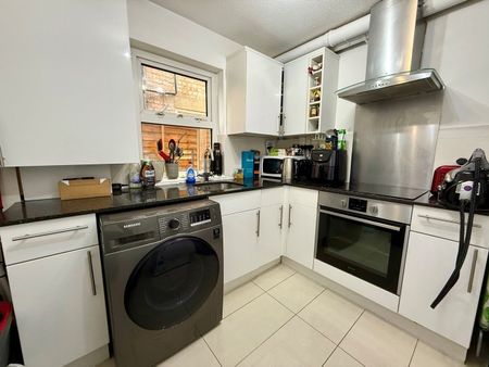 2 Bed Flat, Bedford Hill, SW12 - Photo 3