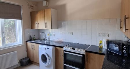 Shared property available in Uxbridge - Photo 3