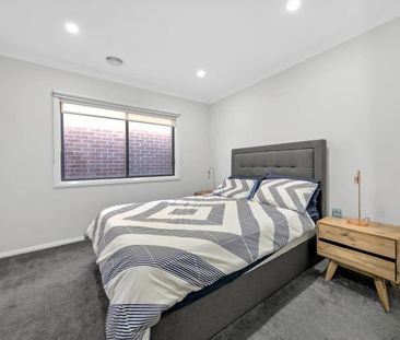 Stunning and Modern 4-Bedroom Home in Mickleham! - Photo 4