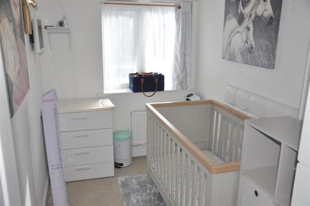 3 bedroom end of terrace house to rent - Photo 2
