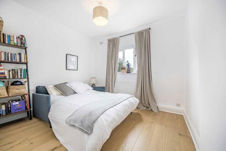 3 bedroom flat to rent - Photo 3