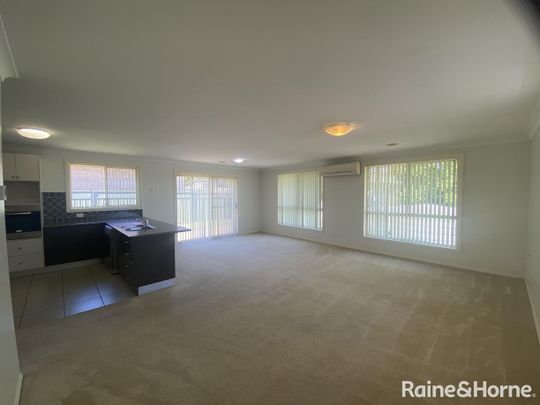 Modern & Central Family Home - Photo 1