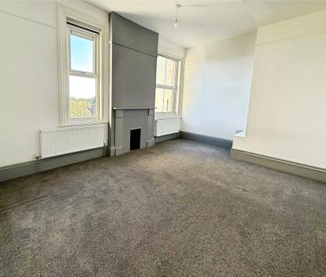 3 bedroom flat to rent - Photo 3