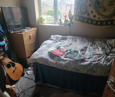 4 Bed - 17 St Anne’s Drive, Headingley, Leeds - LS4 2SA - Student - Photo 3