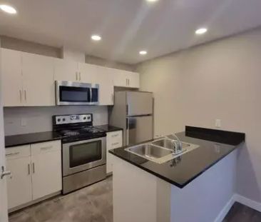 Beautiful 1 Bedroom Suite At Westgate! | 16315 96A Avenue Northwest... - Photo 1