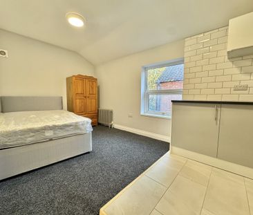 Rosary Road, Norwich - Photo 1