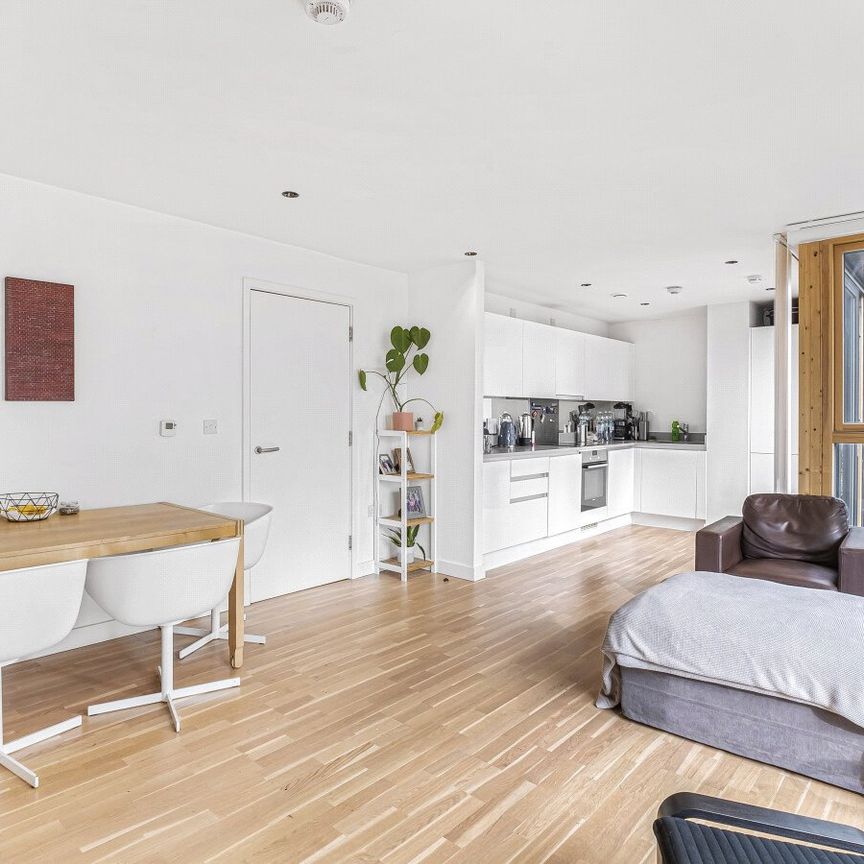 Cobblestone Square, London, E1W 3AS - Photo 1