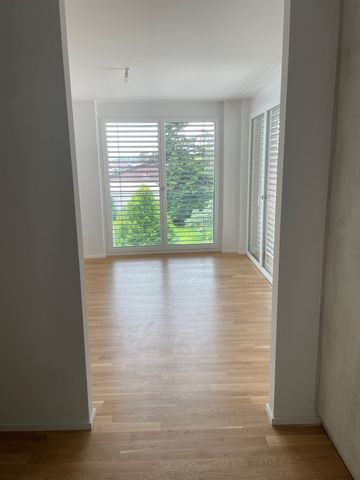 Appartement attique de 3,5 pièces neuf à Givisiez - Photo 2