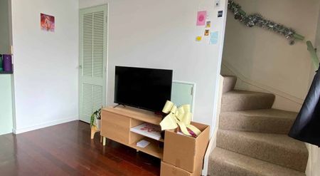 TWO BEDROOM, TWO CARPARK ‘DIAMOND IN THE CITY’ - Photo 4