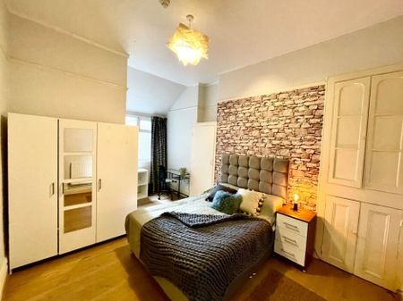 Gwydr Cres, Swansea, SA2 - Photo 2