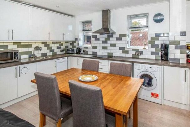 Leacroft, Staines-upon-Thames, Surrey, TW18 4NX - Photo 1