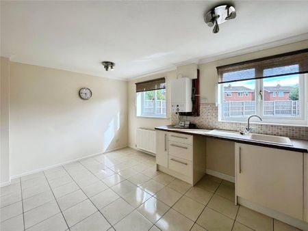 3 bedroom detached house to rent - Photo 3