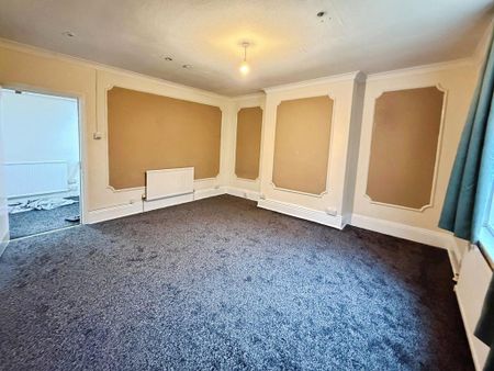 5 bedroom semi-detached house to rent - Photo 2