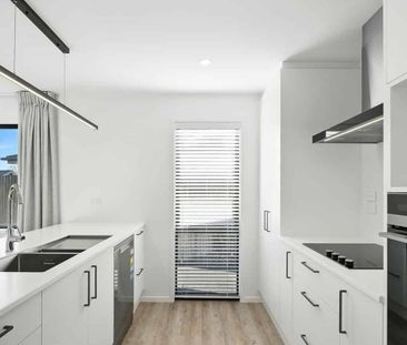 Modern Four Bedroom In Halswell! - Photo 3