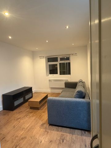 1 Bed Flat, Hall Lane, NW4 - Photo 3