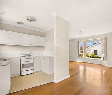 A Lifestyle Winner in Box Hill High Zone! - Photo 3