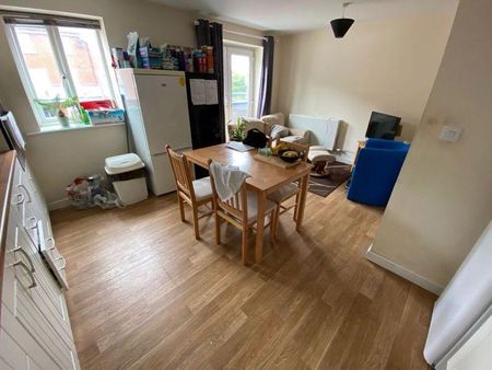 Mixed use to rent - Photo 2