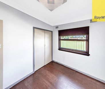 Three Bedroom House With Everything At Your Door Step - Photo 6