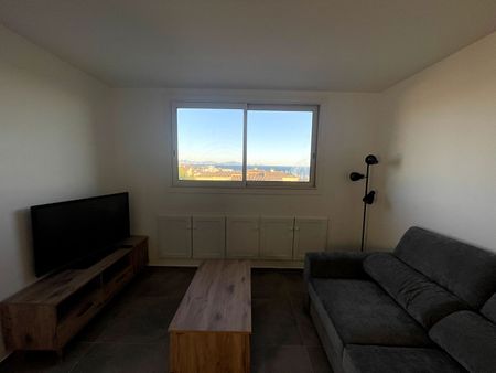 A LOUER -sur le port de Sausset les Pins Appartement meublé entièrement rénové, T3 pièces - 56.42 m2 belle vue mer, un garage, - Photo 3